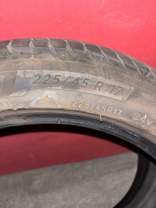 4 Ruedas Michelin 225/45R17 94V 40€/unidad