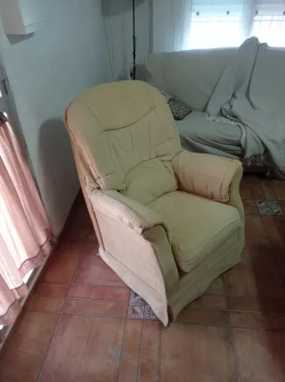 Sillón de tela beige