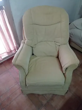 Sillón de tela beige