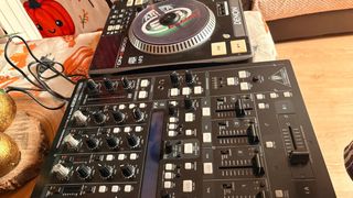 Denon DN-S3000 y Behringer DJX400
