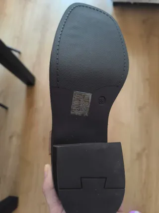 Botas de ante con hebillas,nuevas a estrenar.