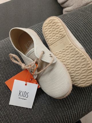 Zapatos niño El Corte Inglés beige talla 28