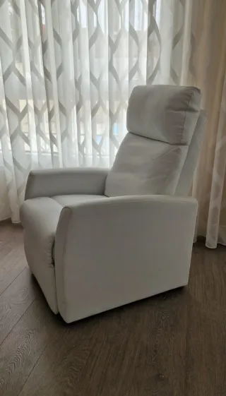 Butaca relax blanca.