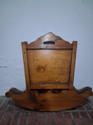 Cuna de madera antigua