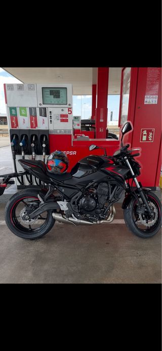Kawasaki Z650 Negra - 11.000 km año 2023