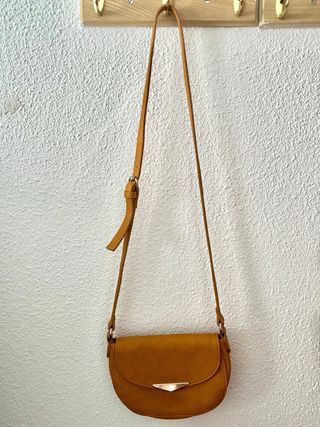 Bolso de hombro mostaza