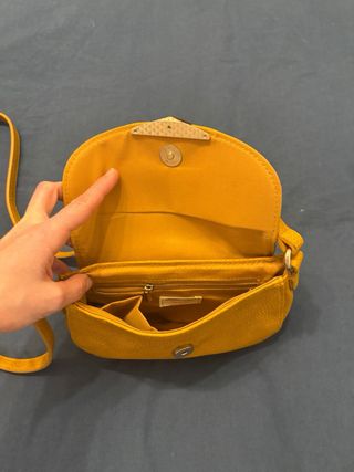 Bolso de hombro mostaza