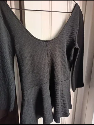 Camiseta péplum negra