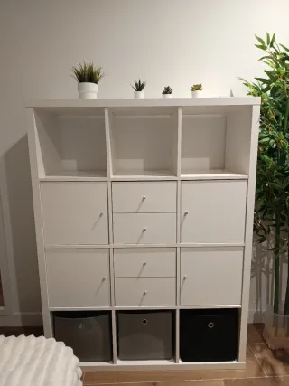 Mueble blanco modular con cajones