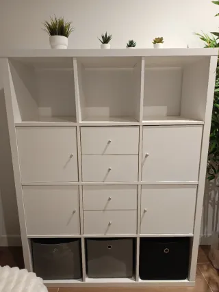 Mueble blanco modular con cajones