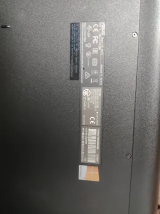 Ordenador portátil Asus plateado y negro