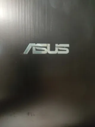 Ordenador portátil Asus plateado y negro