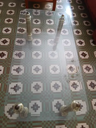 Mesa centro cristal y metal dorado