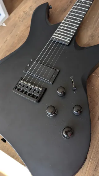 Guitarra Eléctrica Line 6 Shuriken SR25