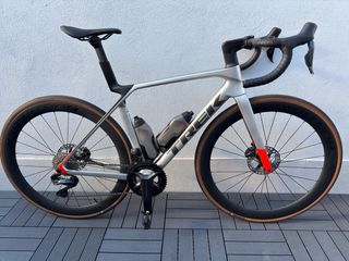 Trek Madone SL 7 M Gen 8 Plata Mate año 2025