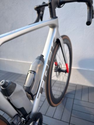 Trek Madone SL 7 M Gen 8 Plata Mate año 2025