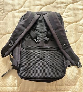 MOCHILA NEGRA APATA PARA CABINA AEROLÍNEAS