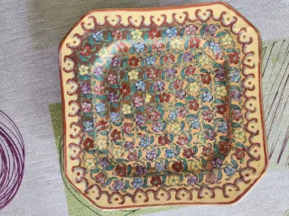 Plato artesanal chino decorado