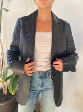 Chaqueta de cuero genuino negra de MANGO