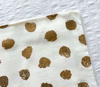 Funda de cojín con estampado de lunares dorados