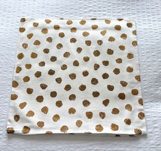 Funda de cojín con estampado de lunares dorados