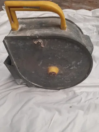 Máquina antigua para echar gota de pintura la loli