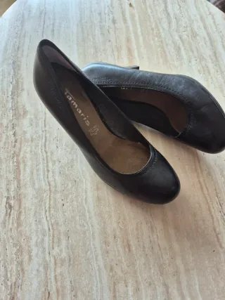 Zapatos de tacón Tamaris negros