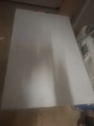 Mesa de cocina blanca de plástico