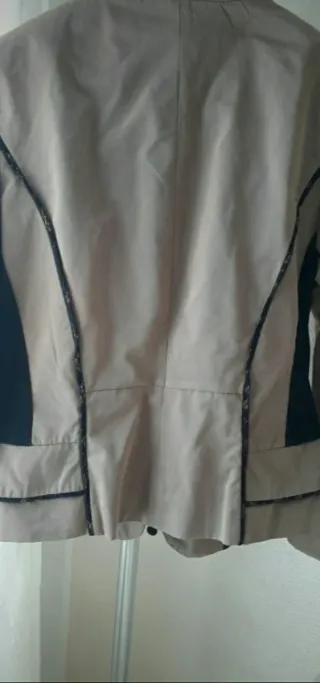 Giacca primaverile beige e nera