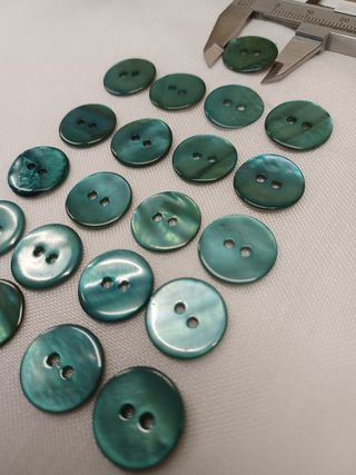 Bottoni madreperla verdi e blu