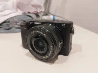 Sony Alpha 6400 (4K) + Objetivo 16-50mm