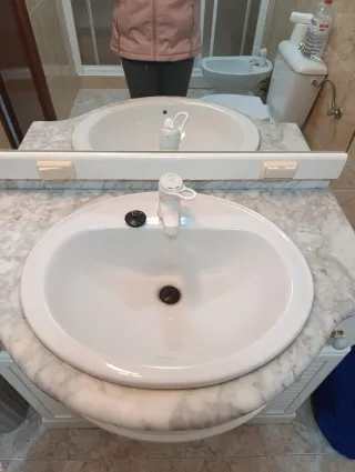 Mueble de baño y espejo