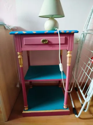 Mesa auxiliar vintage cajón y estantes