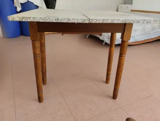 Tavolo da cucina in legno con 2 sgabelli in noce