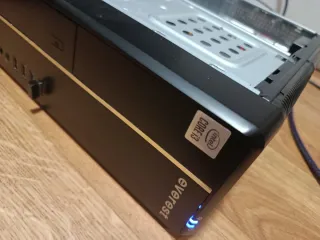 Ordenador de sobremesa torre PC