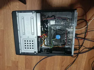 Ordenador de sobremesa torre PC