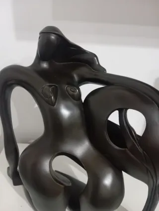 Scultura moderna donna rame brunito
