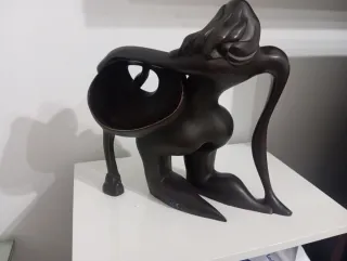 Scultura moderna donna rame brunito