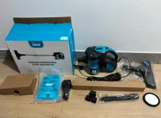 Aspirador de mano nuevo con accesorios