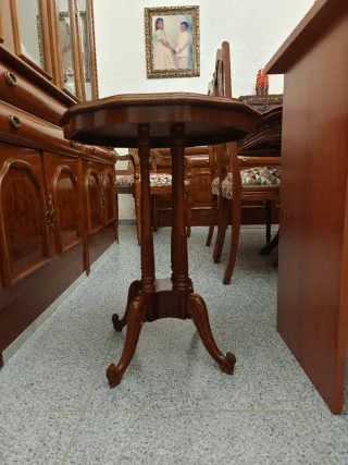 Mesita redonda estilo Luis XV