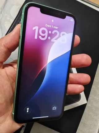 iPhone 11 64GB Verde + AirPods