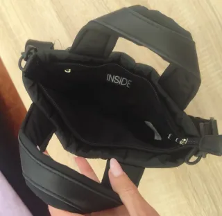 ✨ NO NEGOCIABLE ‼️  Bolso negro acolchado con etiq