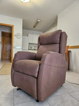 Butaca eléctrica reclinable marrón con motor