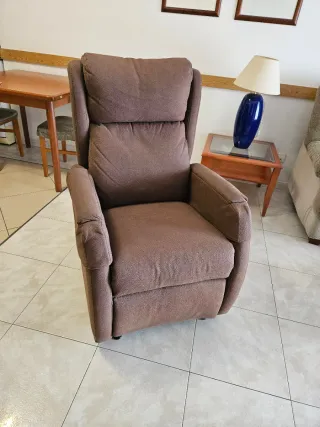Butaca eléctrica reclinable marrón con motor