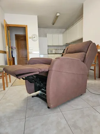 Butaca eléctrica reclinable marrón con motor