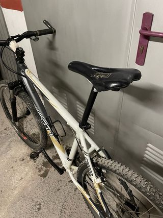 Scott Scale MTB 26” – Necesita cambiar cámaras