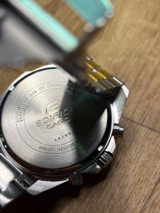 Reloj Casio Edifice Cronógrafo Dorado