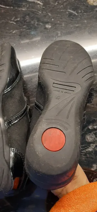 Zapatillas charol y ante negras talla 37