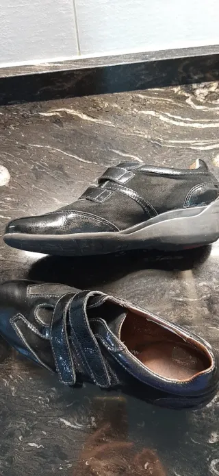 Zapatillas charol y ante negras talla 37