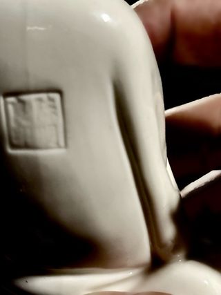 Figura Dehua de un  Lohan Sentado sobre un Ciervo